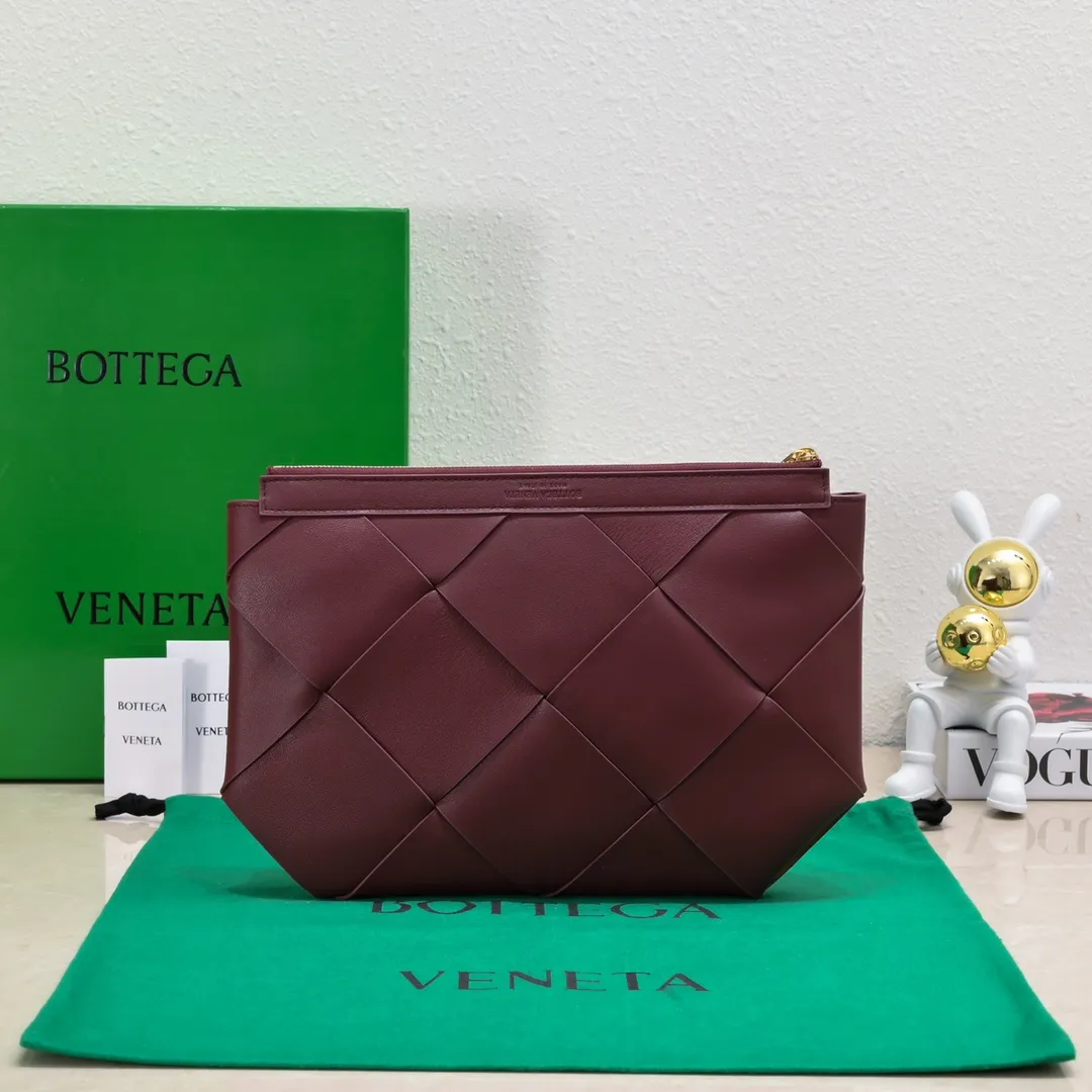 B's new lightweight shape-changing design handbag, suitable for both men and women, suitable for daily use, from small woven to large woven, simple and easy to wear, the leather has the best feel, a worth buying item, size 35*19*1cm [6689#]